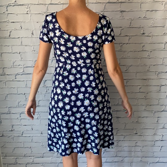 Maternity Daisy Dress - Picture 3 of 5